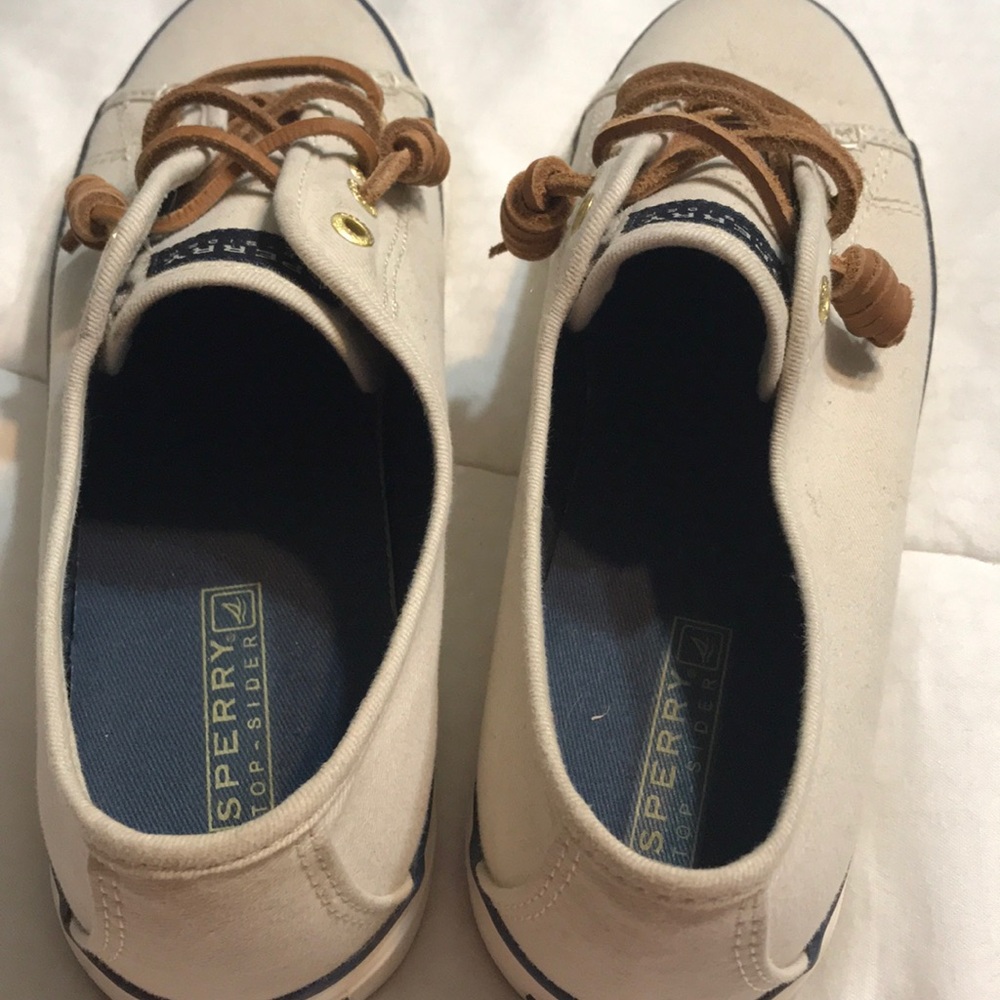 Size 7.5 - Picture 2 of 4